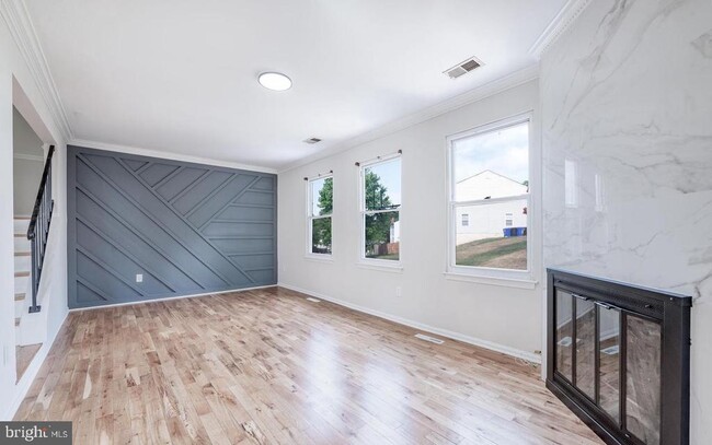 Building Photo - 6921 Scotch Dr