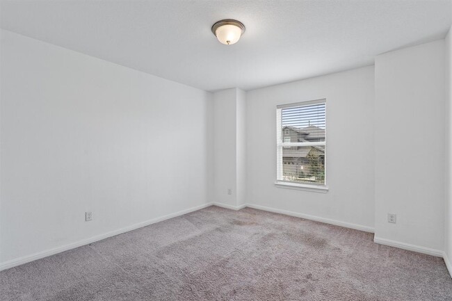 Building Photo - 3201 College Park Dr