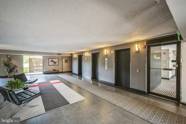 Building Photo - 200 N Pickett St