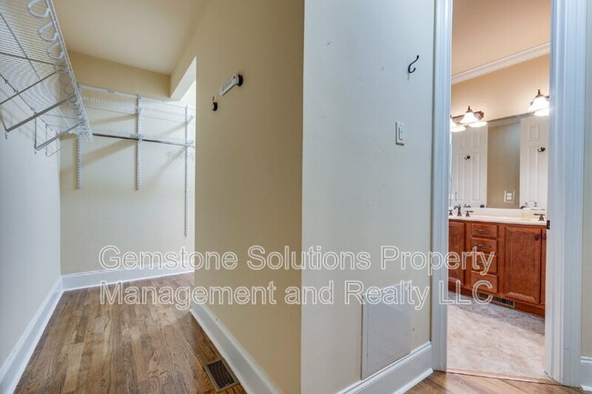 Building Photo - 3012 Americus Dr