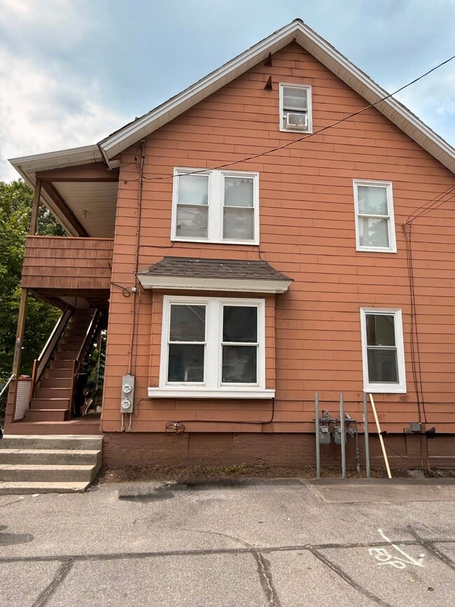 Building Photo - 154 Marshall St