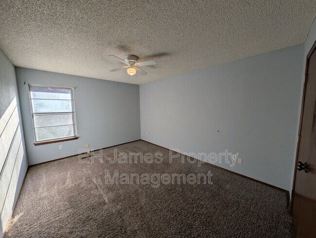 Building Photo - 7323 S Canton Ave