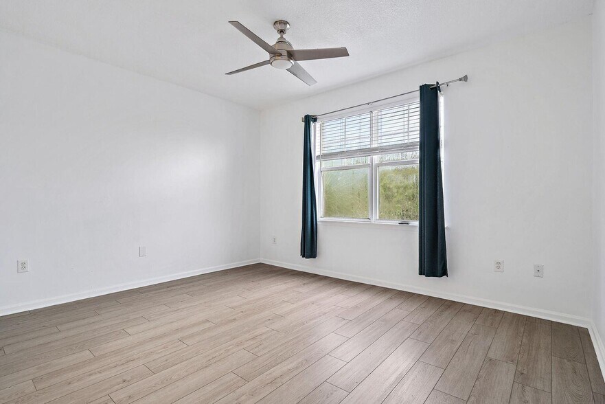Building Photo - 255 Murcia Dr