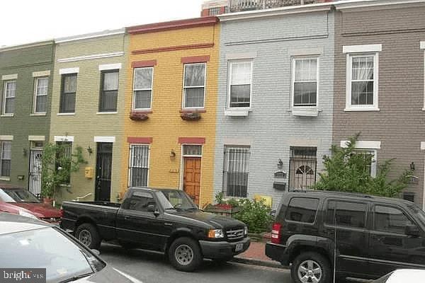 Building Photo - 228 Parker St NE