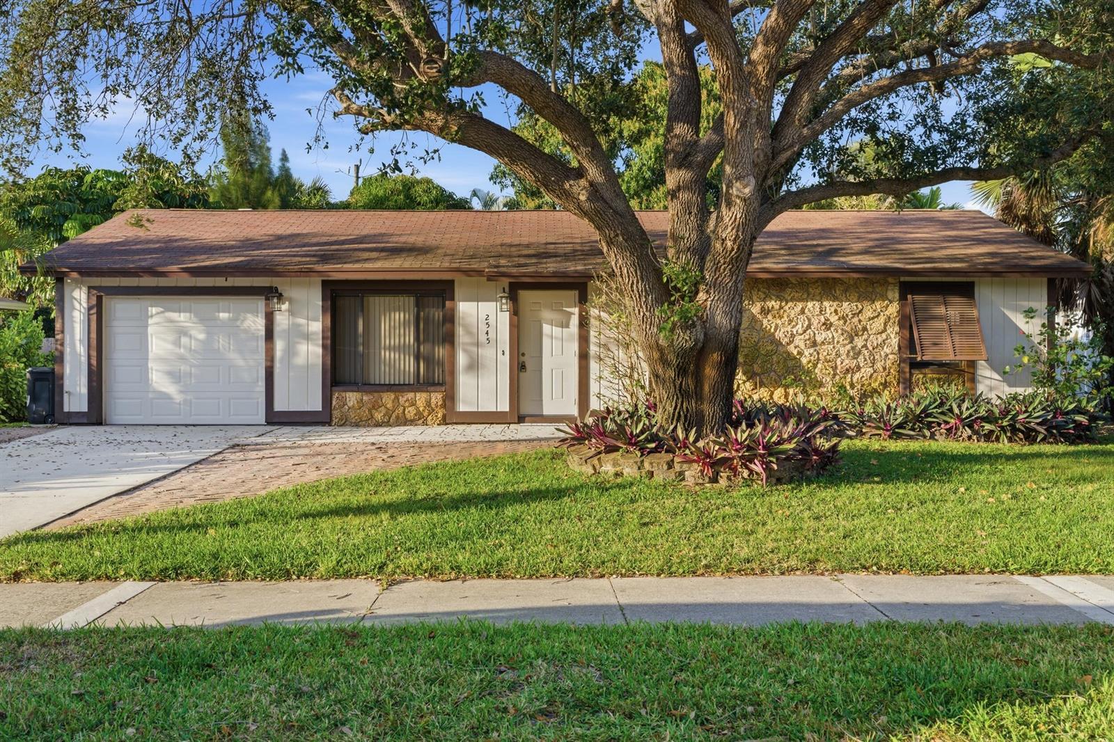 Building Photo - 2545 Conroy Dr