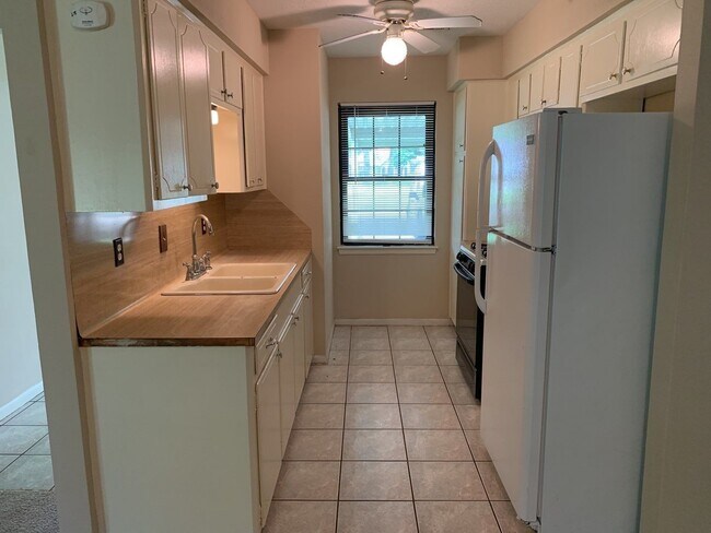 Building Photo - 618 Overbluff St