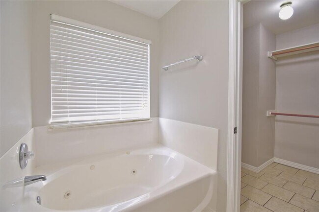 Building Photo - 807 Wild Petunia Way