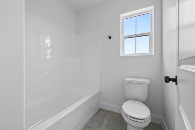 Building Photo - 646 Grn Mountain Dr