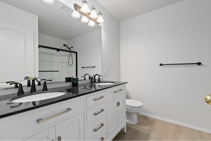 Building Photo - 4802 Nassau Ave NE