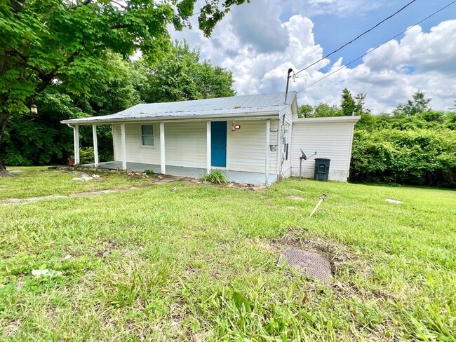 Building Photo - Affordable Country living, right in the ci...