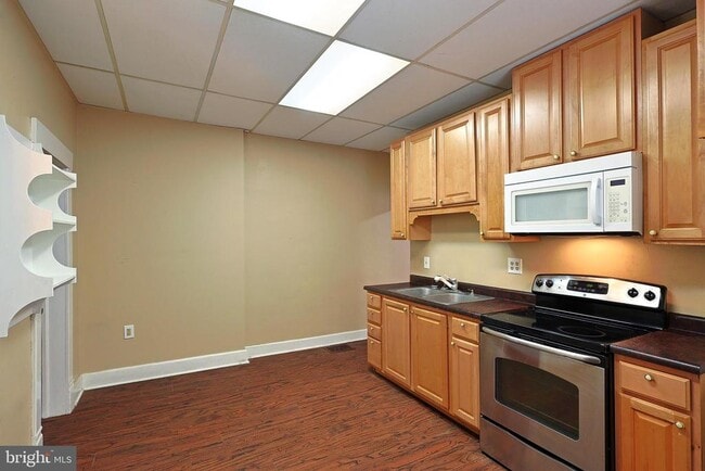 Building Photo - 113 Grand Ave