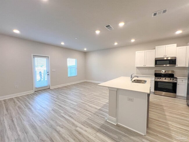Building Photo - 3997 Pendragon Cir