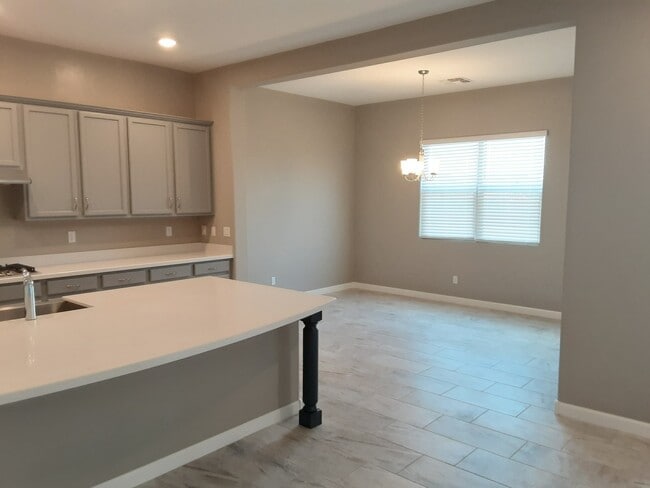 Building Photo - 5Bdrm/ 3.5 bath in Saguaro Bloom, near Twin Peaks & Silverbell
