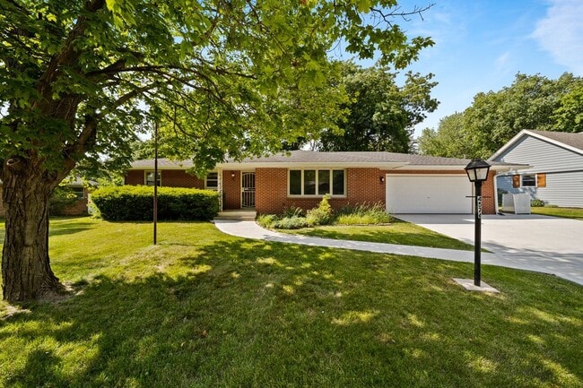Building Photo - 4576 Pepper Dr