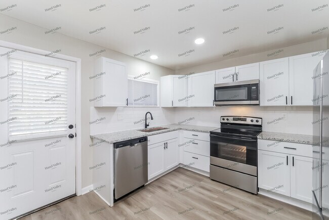 Building Photo - 10706 Ewing Ave