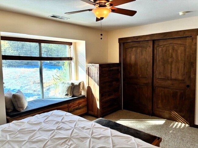 Building Photo - 267 Kestrel Ln