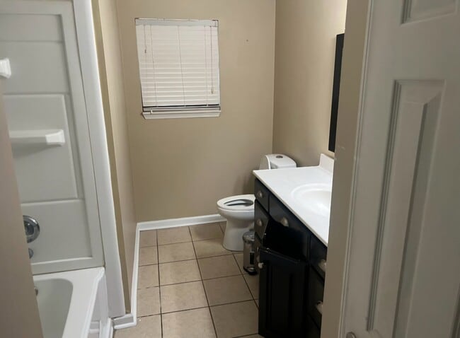 Building Photo - 1802 Marion Dr