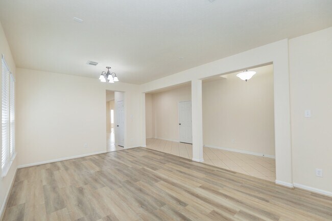 Building Photo - 7427 Boerne Creek Dr