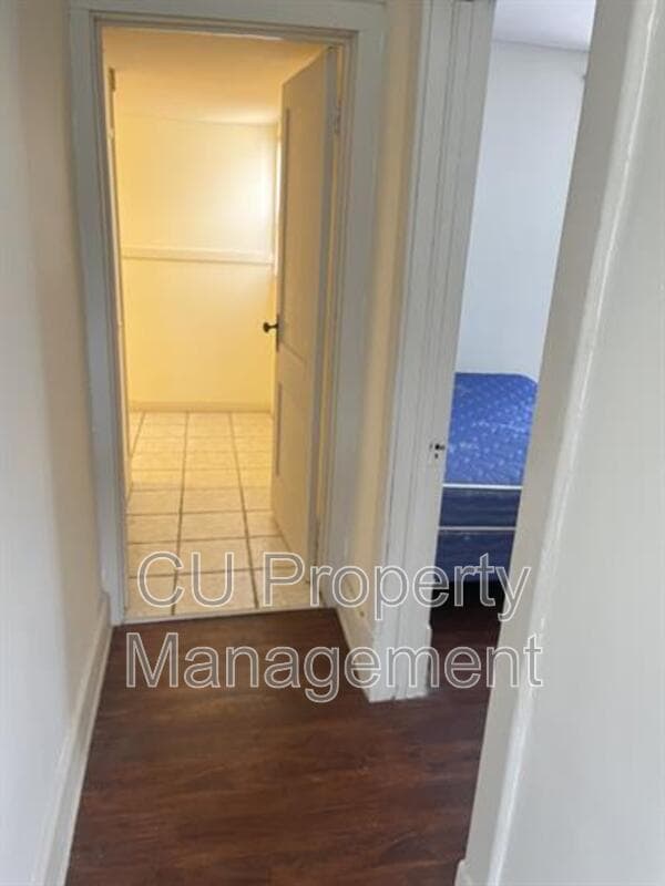 Building Photo - 207 E Clark St