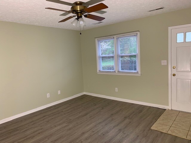 Living Room - 1507 Traylor Ln