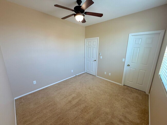 Building Photo - 7493 Longhorn Lodge Ave