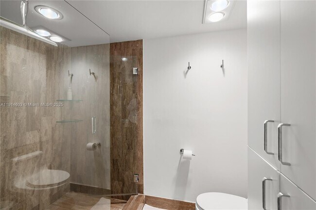 Building Photo - 1581 Brickell Ave