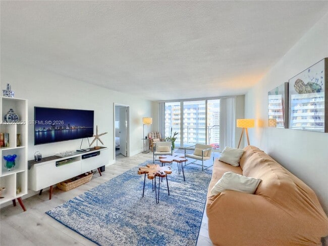 Building Photo - 2030 S Ocean Dr