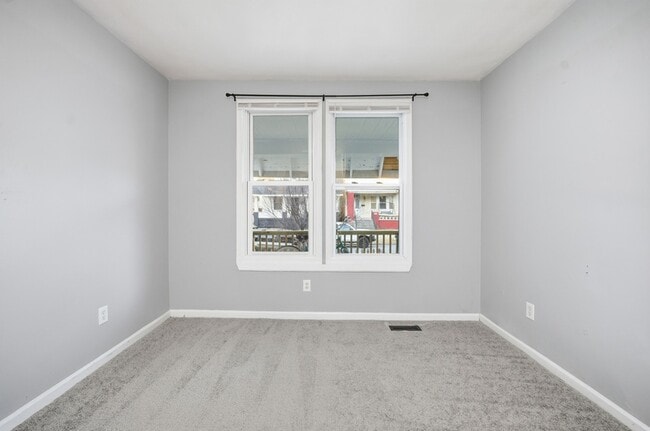 Building Photo - 243 W 32nd St