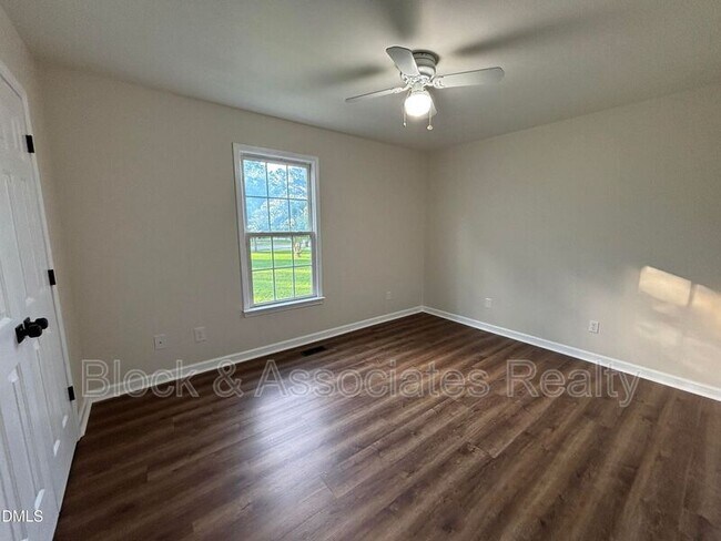Building Photo - 170 Devin Dr