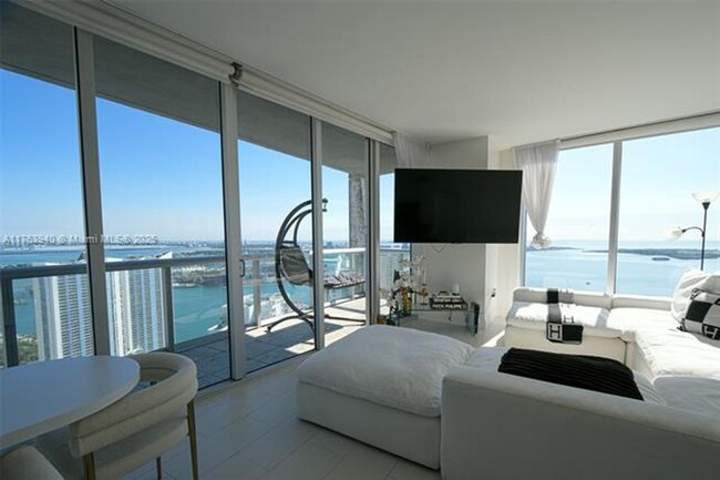 Building Photo - 495 Brickell Ave