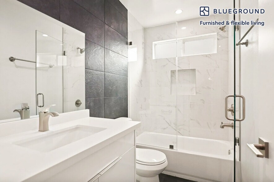 Building Photo - 1821 S Bentley Ave