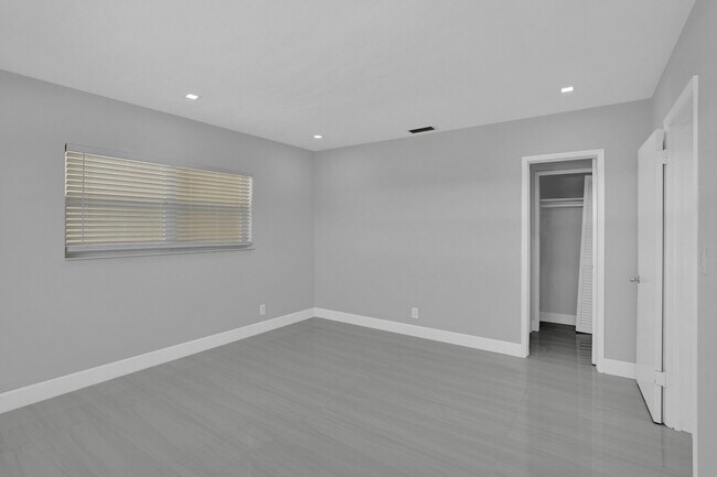 Building Photo - 2755 NE 28th Ave