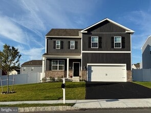 Building Photo - 13 Outsail Ave