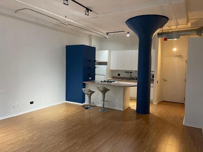 Building Photo - 130 S Canal St