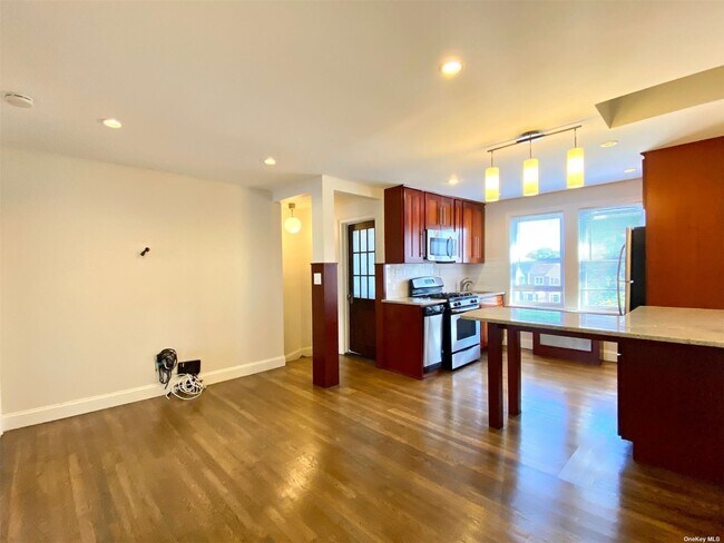 Building Photo - 20-33-33 32nd St