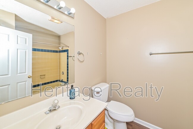 Building Photo - 5600 Outer Dr
