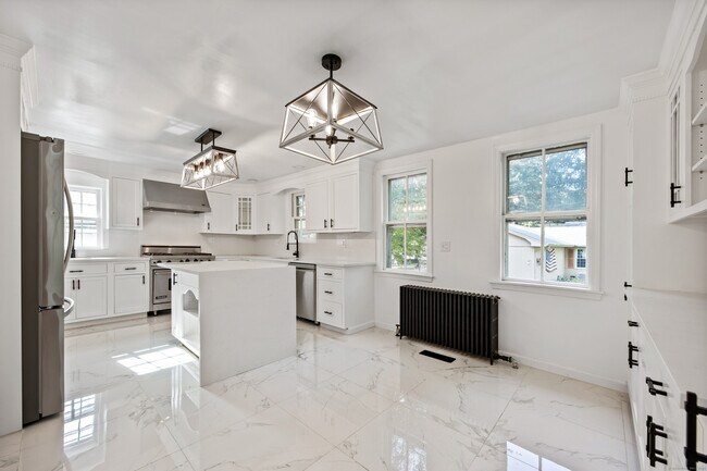 Building Photo - 2921 Nichols Ave