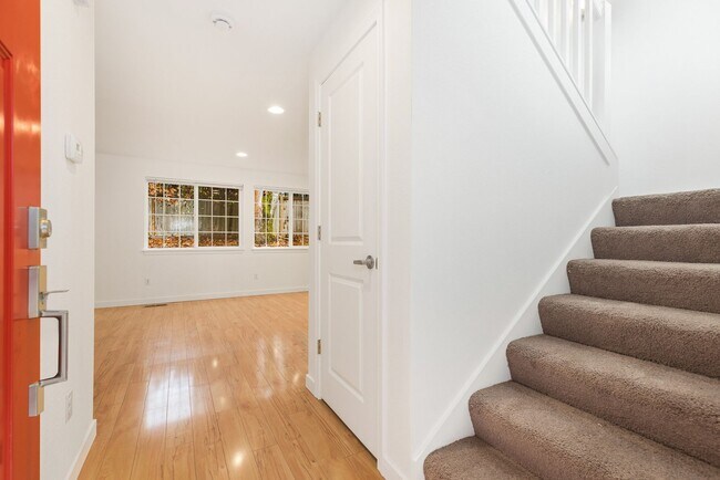 Building Photo - PM-UT-GOL*813-MF