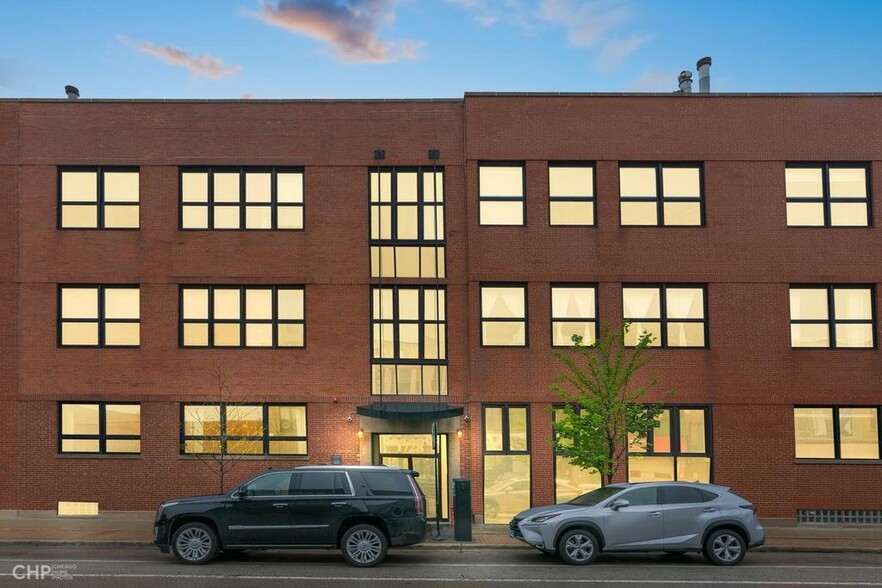 Building Photo - 1728 N Damen Ave