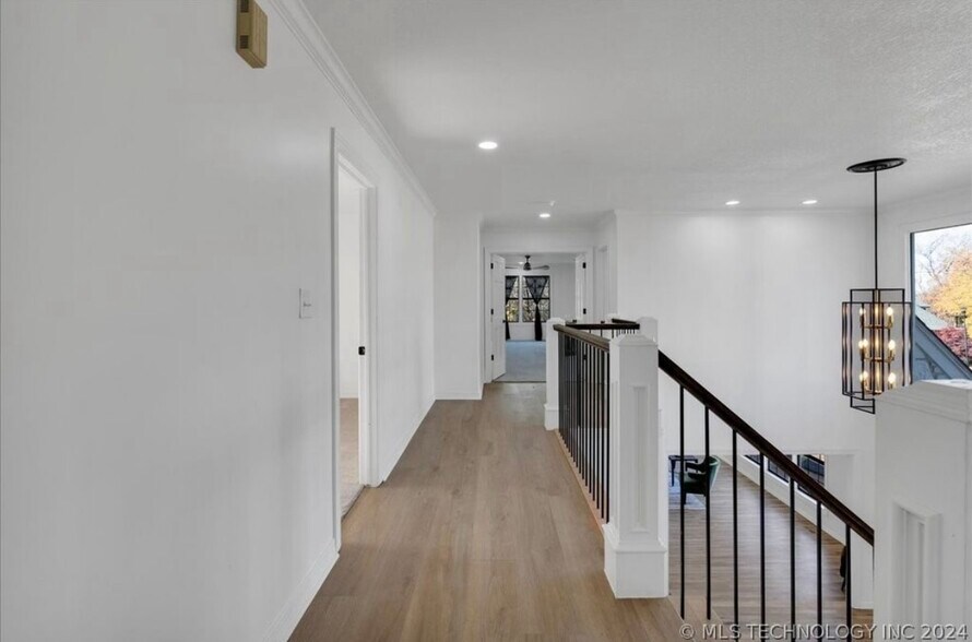 Building Photo - 11016 S Jamestown Ave