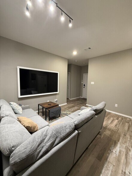 Building Photo - 507 E Mississippi St