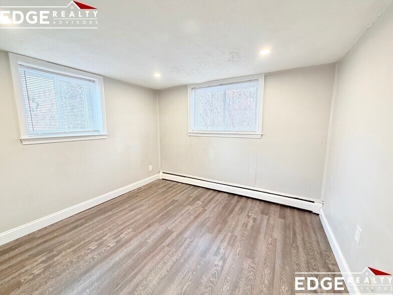 Building Photo - 8 Bryon Rd