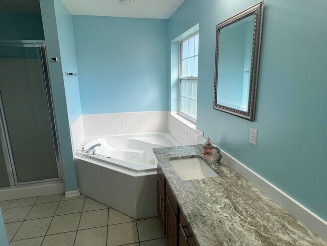 Building Photo - 3BR/2BA Available Immediately