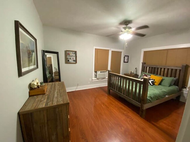 Building Photo - Super cute, good sized, one bedroom home o...