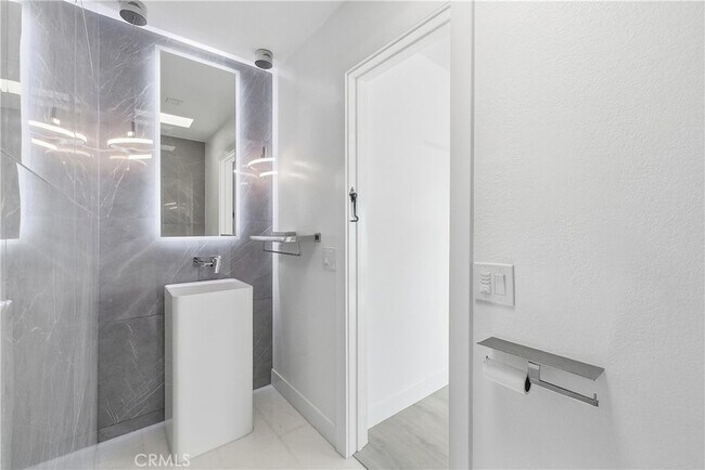 Building Photo - 33791 Mariana Dr