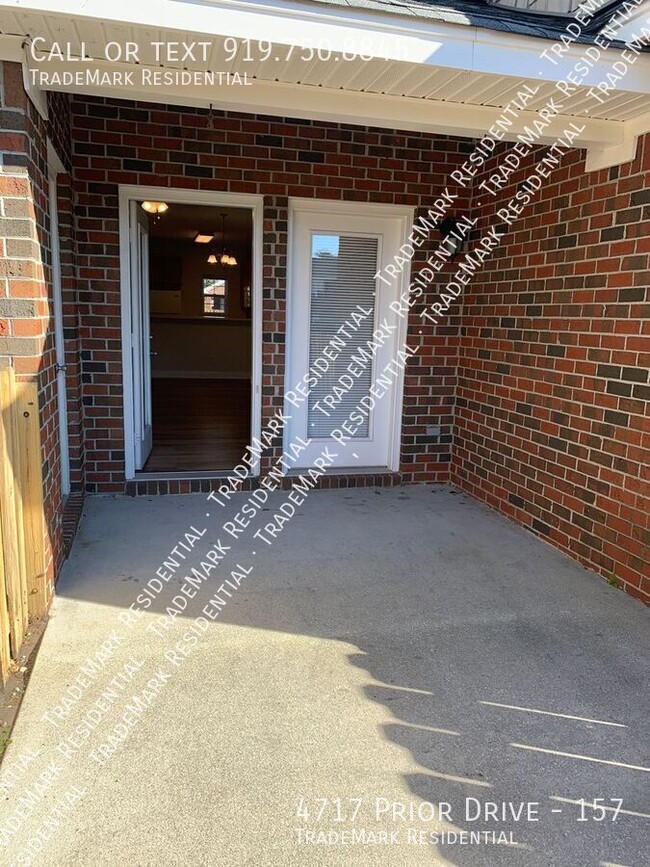 Building Photo - 2 Bedroom 1.5 Bath Townhome in Pleasant Gr...