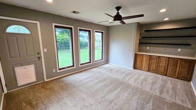 Building Photo - Inviting Home with Bonus Workshop Space!