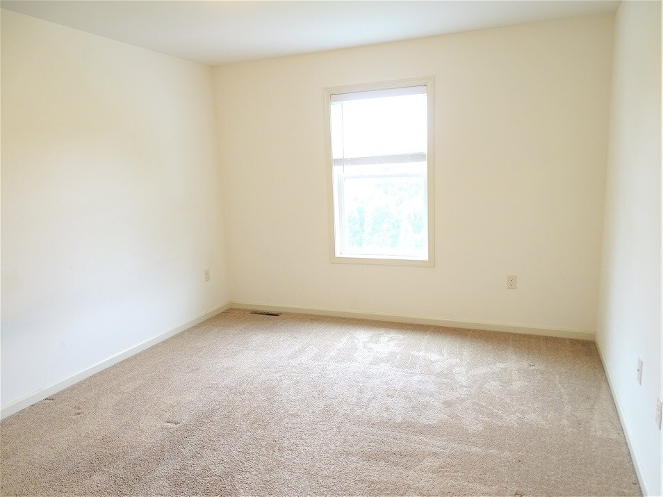 Building Photo - 712 Lincoln Gardens Rd