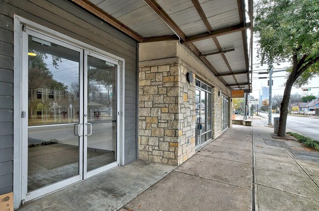 Building Photo - 1601 E Cesar Chavez St