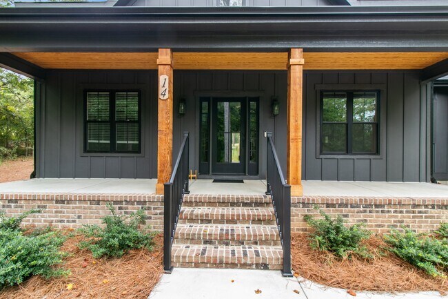 Building Photo - 14 Wisteria Way
